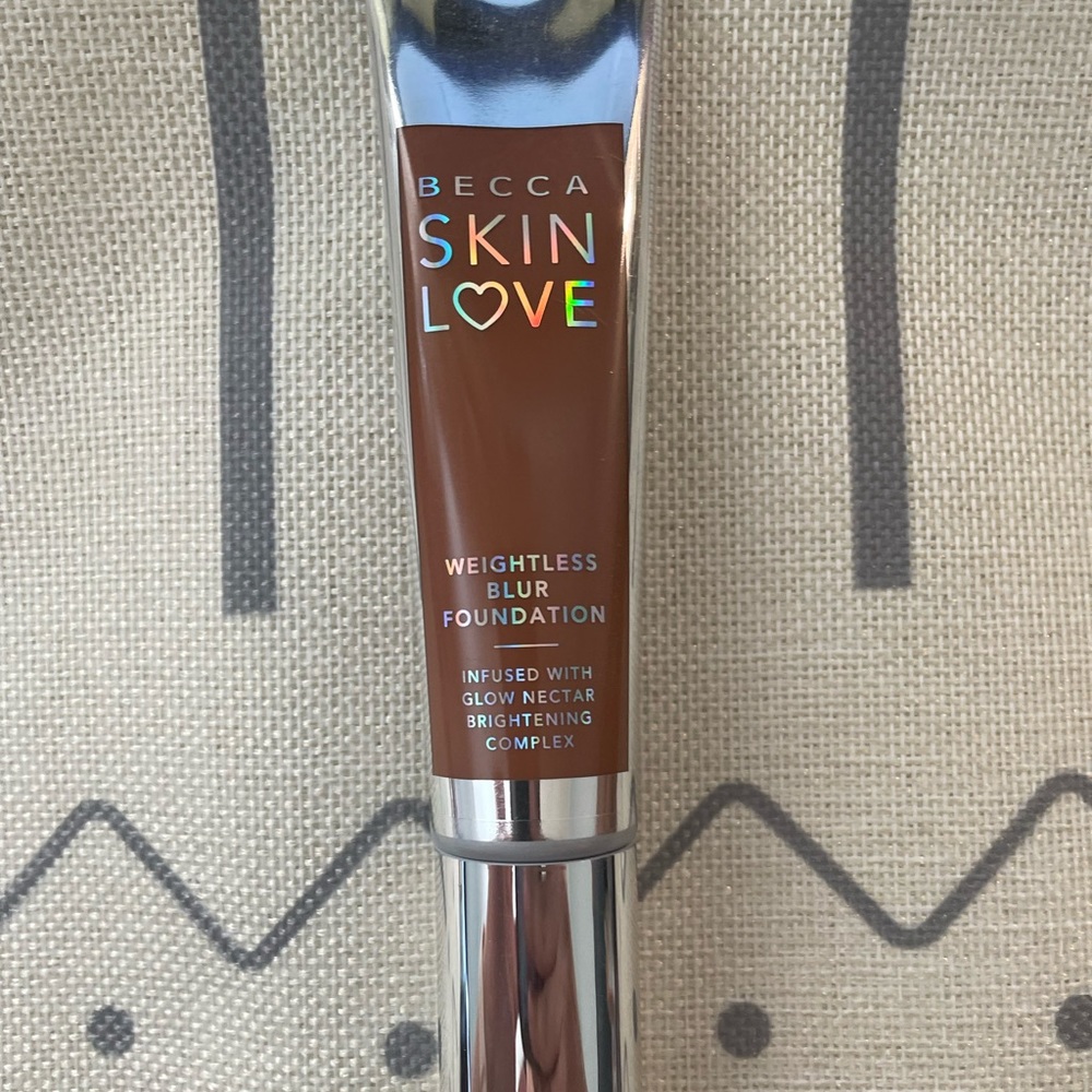 Becca Skin Love Weightless Blur Foundation